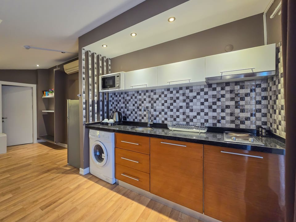 Superior Suite | Private kitchen | Full-size fridge, microwave, cookware/dishes/utensils, kitchen islands