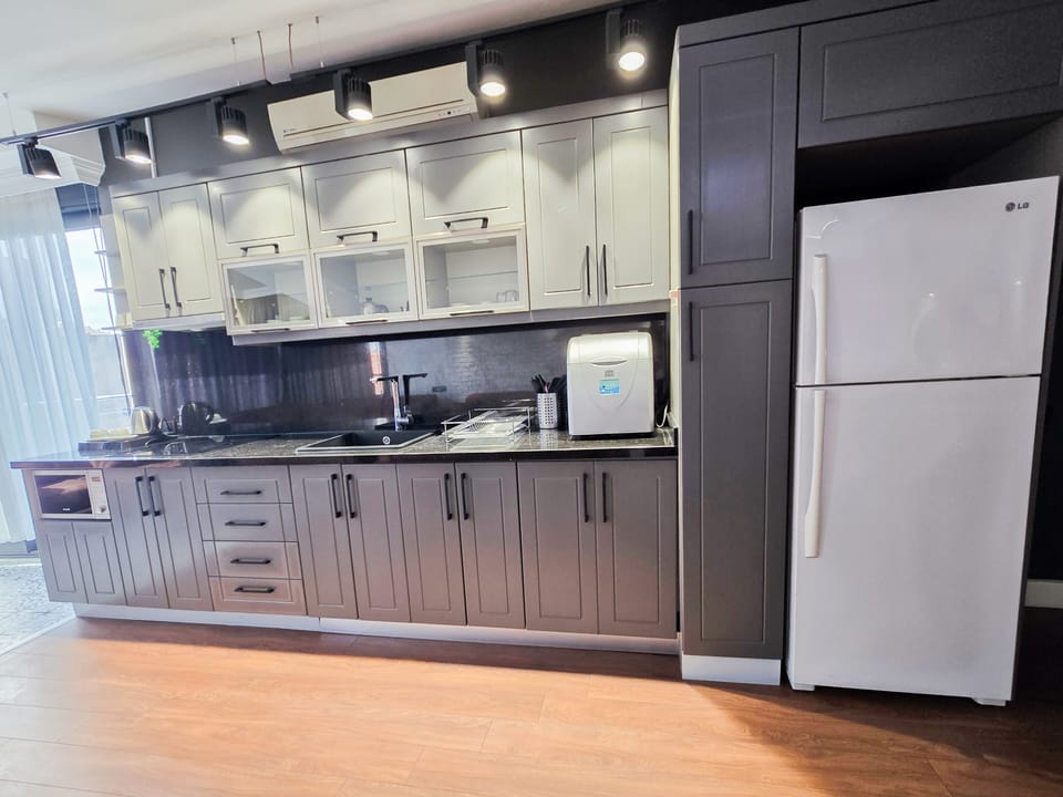 Penthouse | Private kitchen | Full-size fridge, microwave, cookware/dishes/utensils, kitchen islands