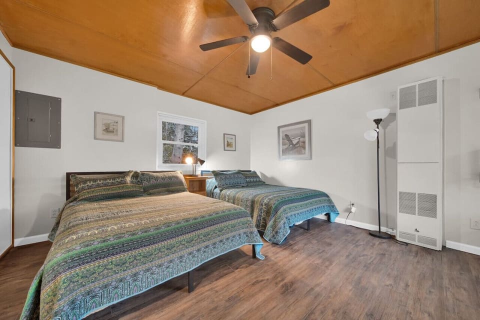 2 Bedroom equipped with 2 spacious queen beds