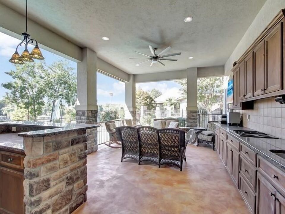 Outdoor Kitchen