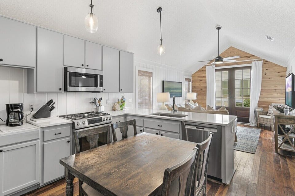 Eat in kitchen with island seating