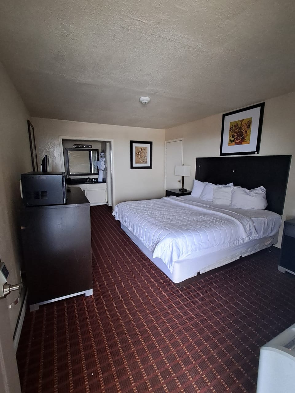 Basic Single Room | Free WiFi, bed sheets