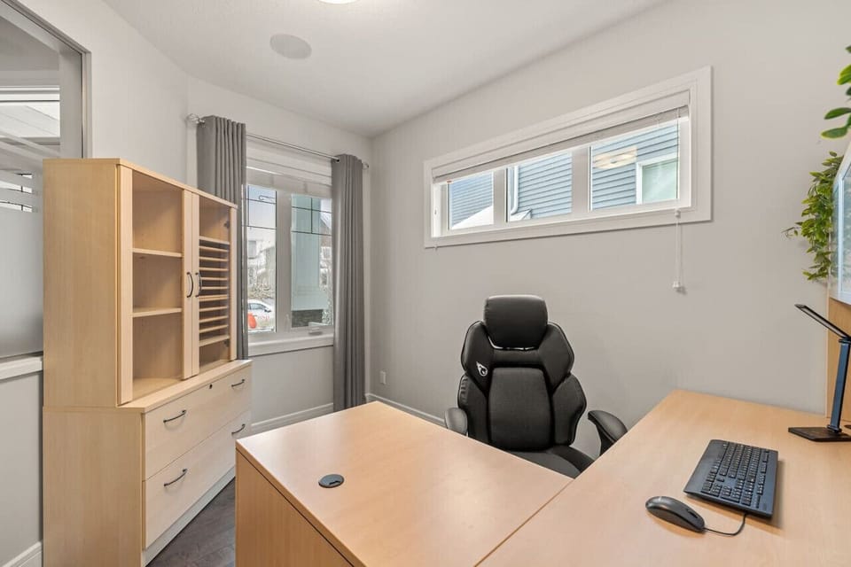 Private Office, 24 Inch Monitor, Executive Chair