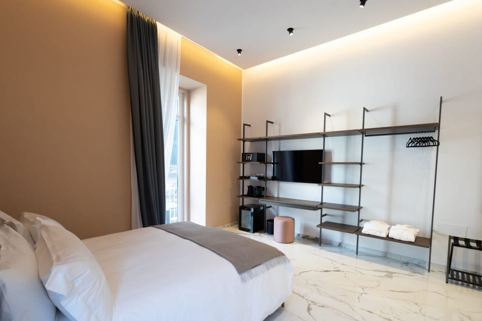Deluxe Room | Premium bedding, down comforters, free minibar, in-room safe