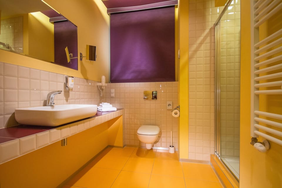 Quadruple Room | Bathroom | Shower, hair dryer, towels