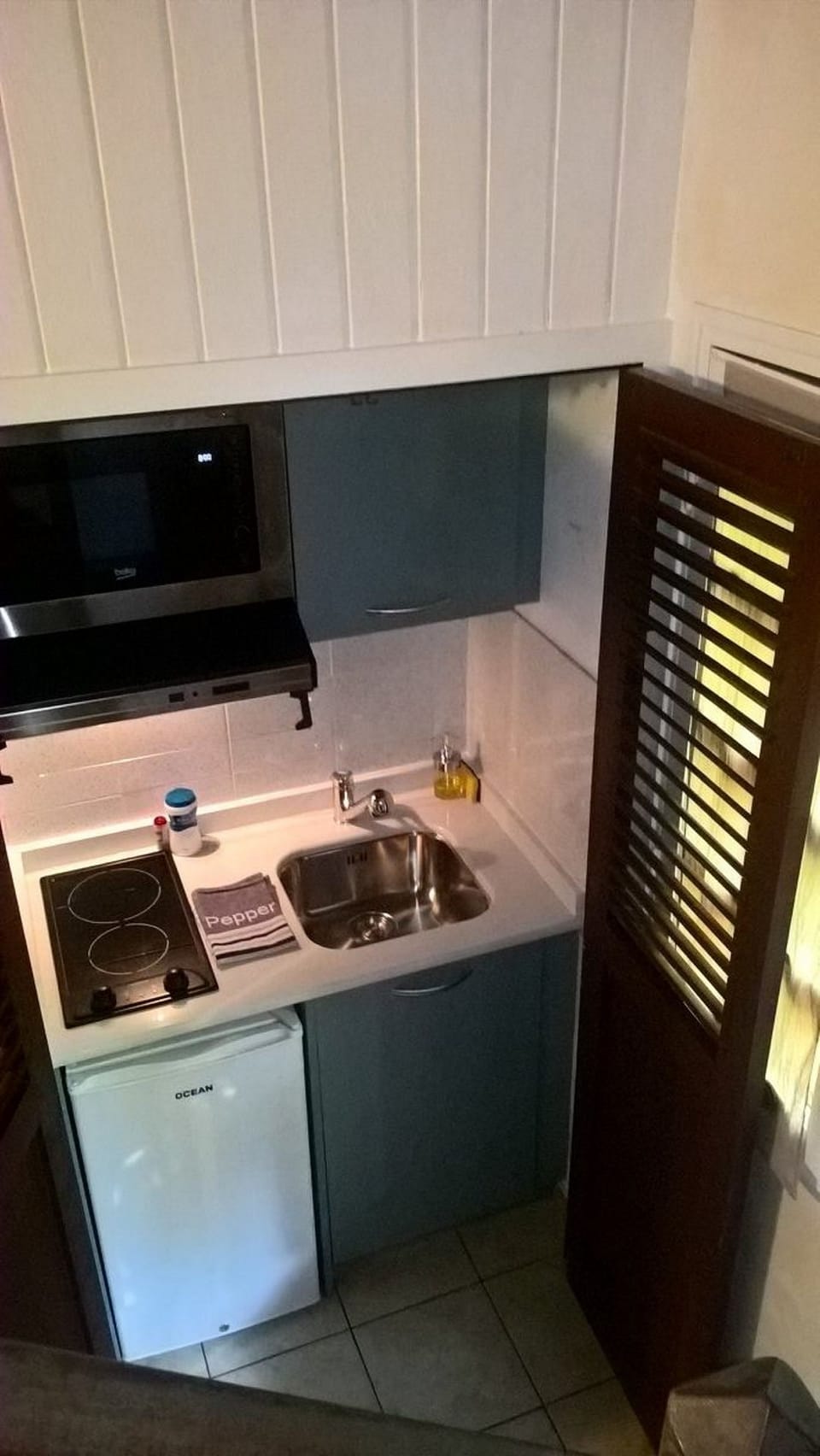 Classic Duplex, Garden Area | Private kitchen | Fridge, microwave, stovetop, electric kettle