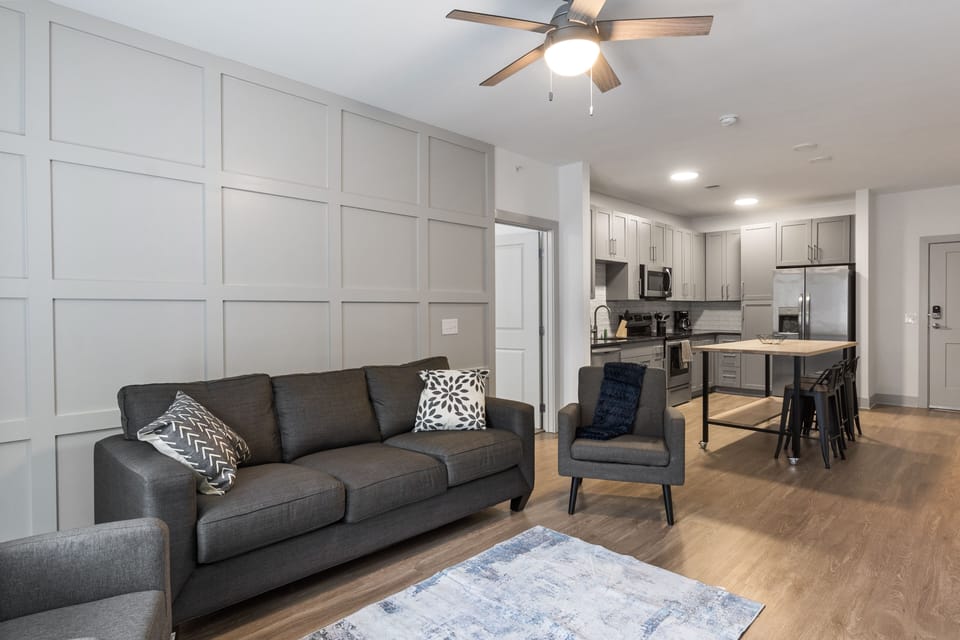 Deluxe Apartment | Individually furnished, desk, iron/ironing board, free WiFi