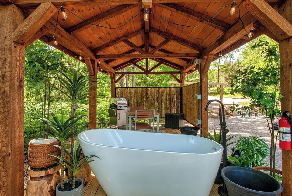 Outdoor spa tub