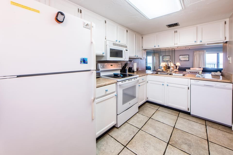 Condo, Multiple Beds (Moonspinner 211B - PCB East) | Private kitchen | Oven, toaster
