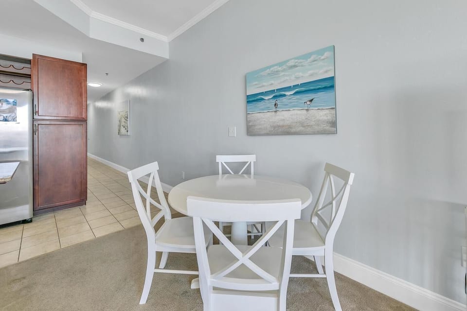 Condo, 1 King Bed with Sofa bed (Laketown Wharf 2017) | Dining