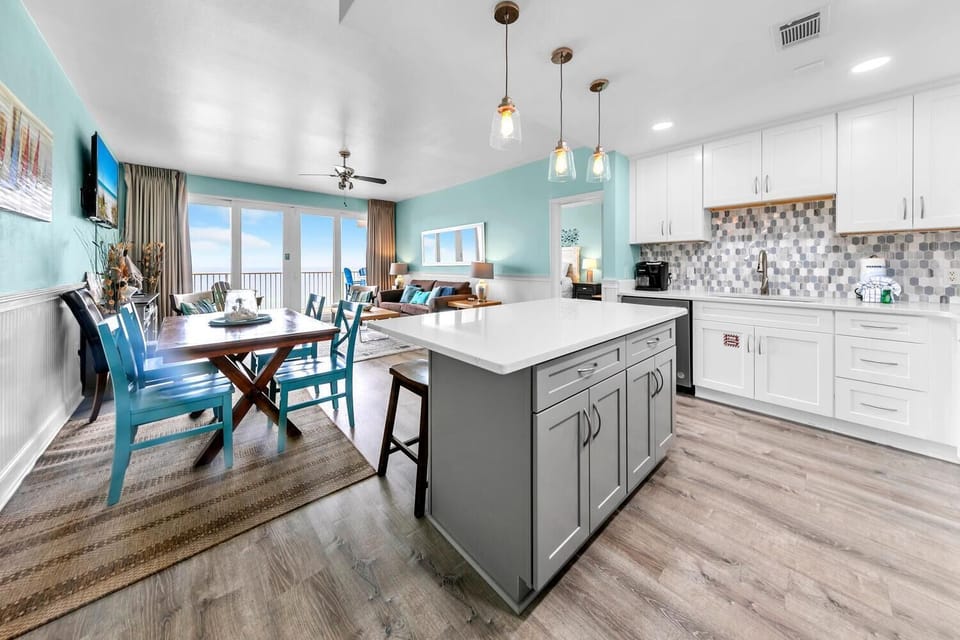 Condo, Multiple Beds (Laketown Wharf 1326) | Interior