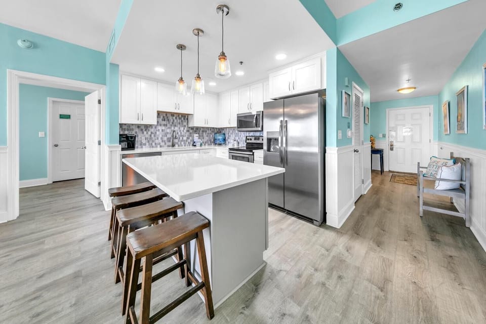 Condo, Multiple Beds (Laketown Wharf 1326) | Private kitchen | Oven, toaster