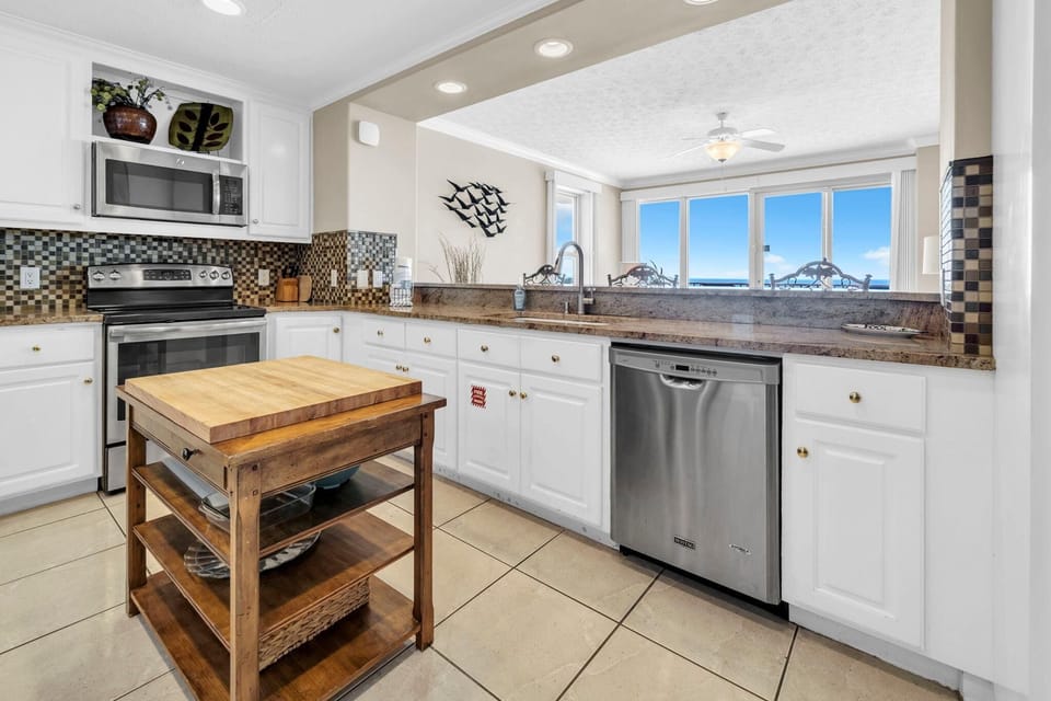 Condo, Multiple Beds (Hidden Dunes 1305) | Private kitchen | Oven, toaster