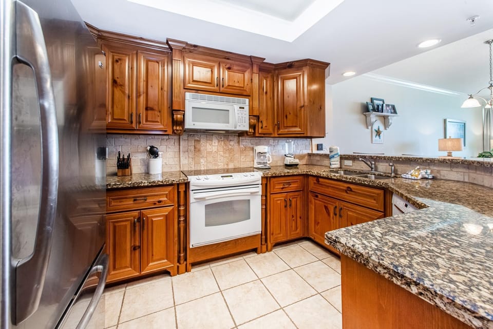 Condo, Multiple Beds (Boardwalk 1502) | Private kitchen | Oven, toaster