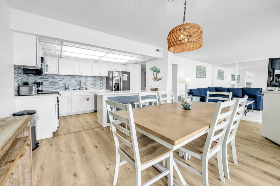 Condo, Multiple Beds (Windward 106 at Edgewater) | Dining