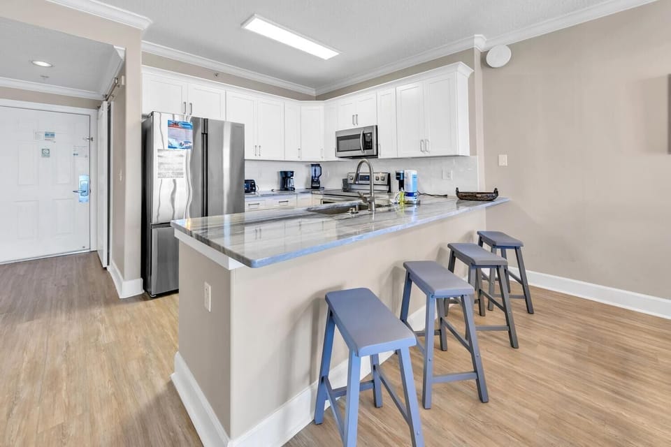 Condo, Multiple Beds (Twin Palms 1401) | Private kitchen | Oven, toaster