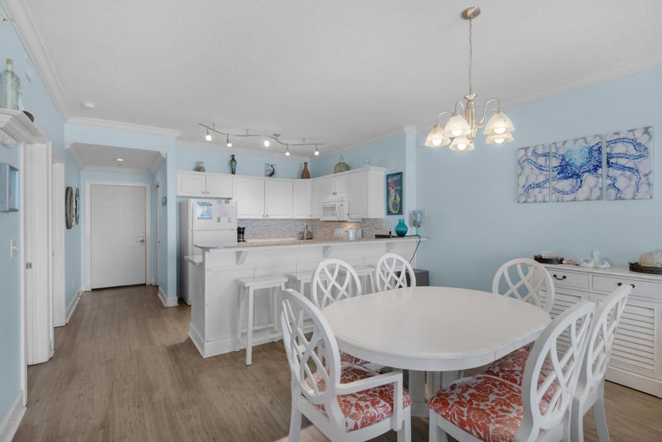 Condo, Multiple Beds (Twin Palms 1201) | Dining