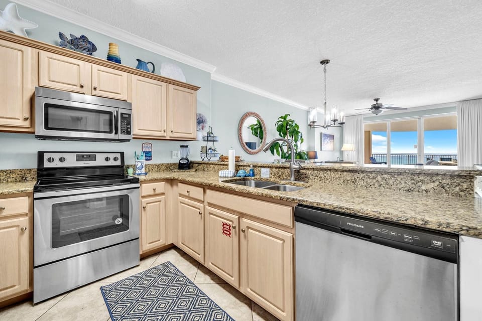 Condo, Multiple Beds (Ocean Villa 802) | Private kitchen | Oven, toaster