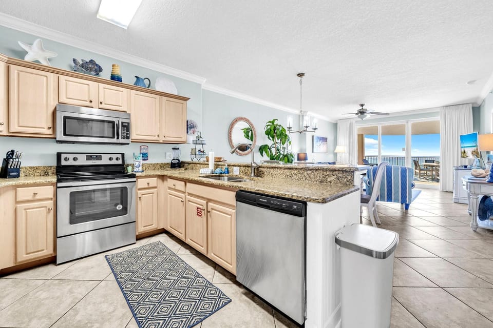 Condo, Multiple Beds (Ocean Villa 802) | Private kitchen | Oven, toaster