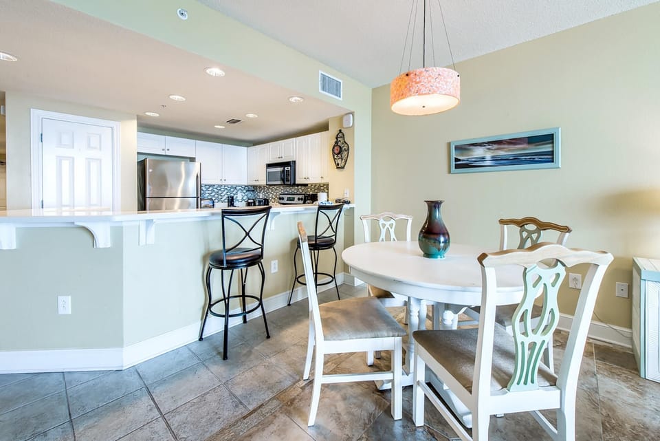 Condo, 1 King Bed with Sofa bed (Majestic Beach Towers 2-603) | Dining