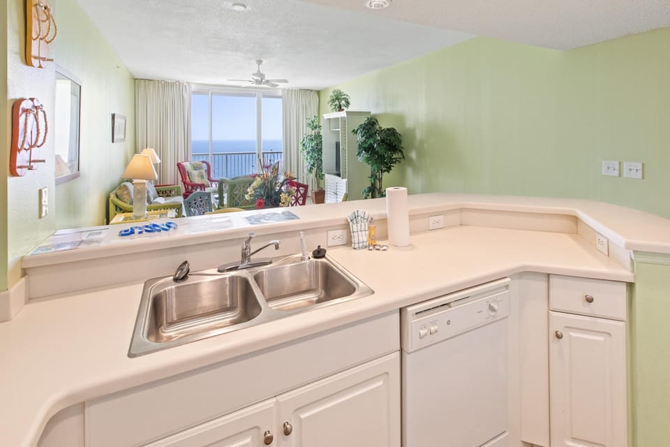 Condo, 1 King Bed with Sofa bed (Majestic Beach Towers 2-1803) | Private kitchen | Oven, toaster