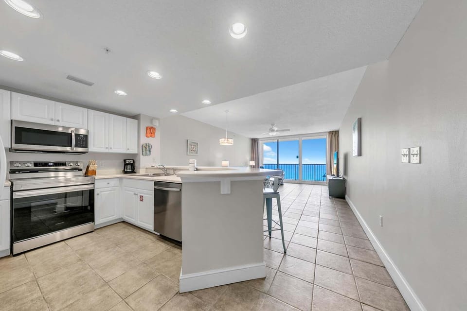 Condo, 1 King Bed with Sofa bed (Majestic Beach Towers 2-1803) | Private kitchen | Oven, toaster