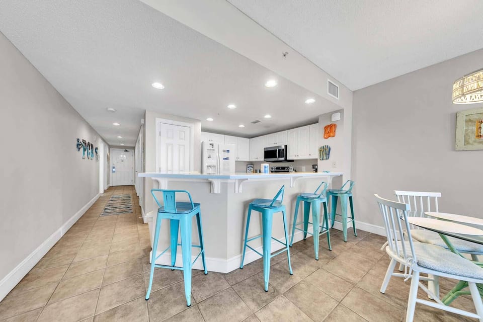 Condo, 1 King Bed with Sofa bed (Majestic Beach Towers 2-1803) | Dining