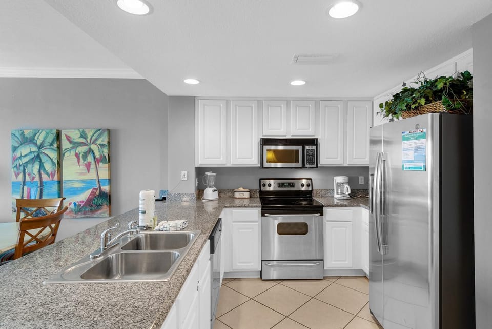 Condo, Multiple Beds (Grandview East 502) | Private kitchen | Oven, toaster