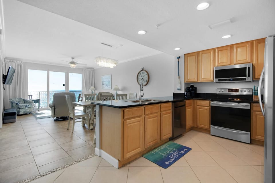 Condo, Multiple Beds (Grandview East 304) | Private kitchen | Oven, toaster
