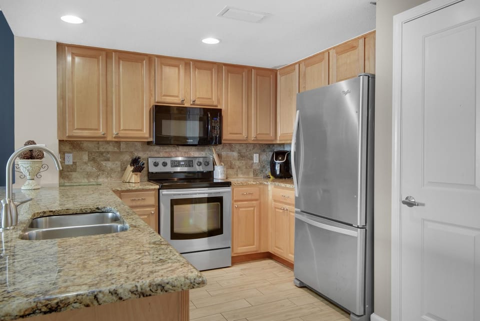 Condo, Multiple Beds (Grandview East 1204) | Private kitchen | Oven, toaster