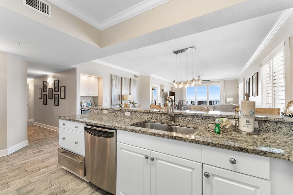 Condo, Multiple Beds (Windemere 708) | Private kitchen | Oven, toaster, paper towels
