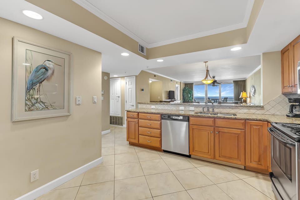 Condo, Multiple Beds (SeaSpray East 323- Gulf Front) | Private kitchen | Oven, toaster, paper towels