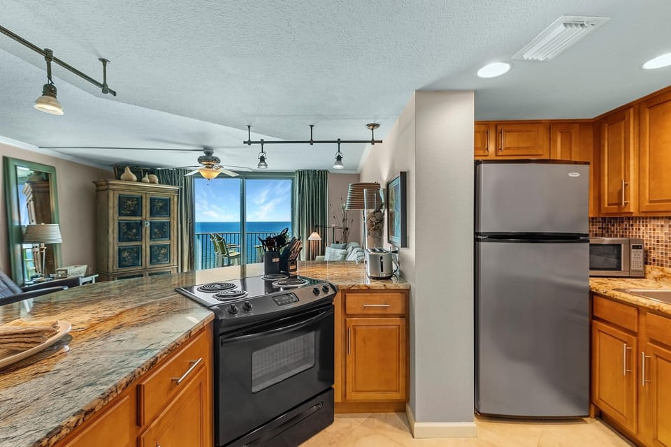 Condo, Multiple Beds (Perdido Towers West 907) | Private kitchen | Oven, toaster, paper towels