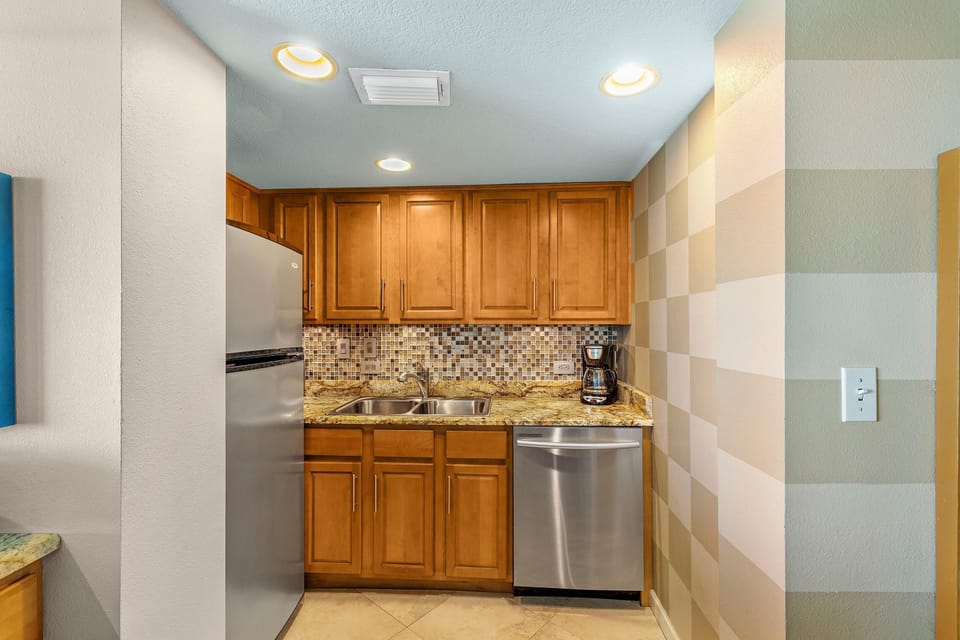 Condo, Multiple Beds (Perdido Towers West 907) | Private kitchen | Oven, toaster, paper towels