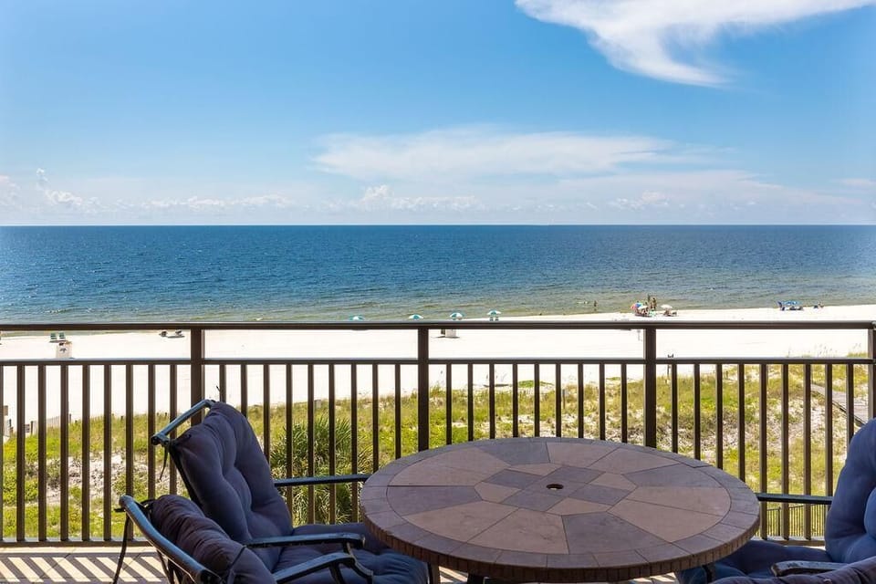 Condo, Multiple Beds (Seachase 404W) | Outdoor dining