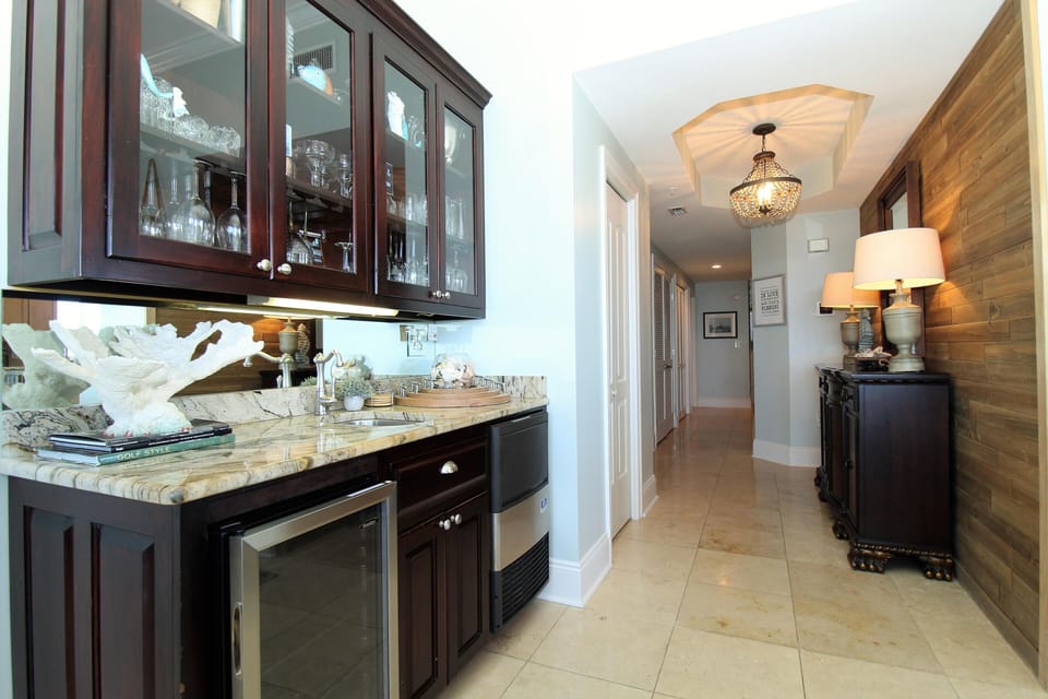 Condo, Multiple Beds (Indigo East 2001) | Interior