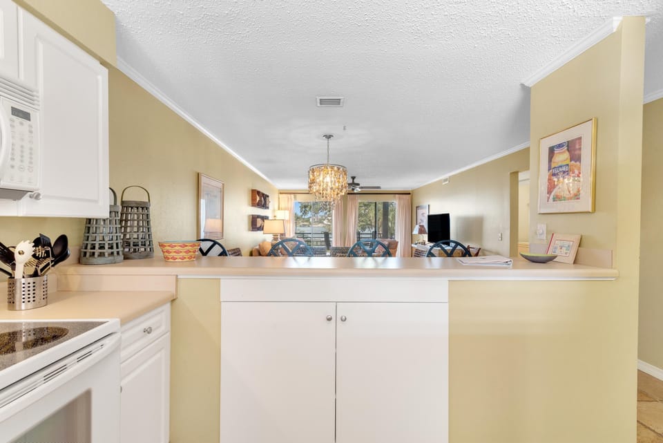 Condo, Multiple Beds (Needle Rush Point F12) | Private kitchen | Oven, toaster, paper towels