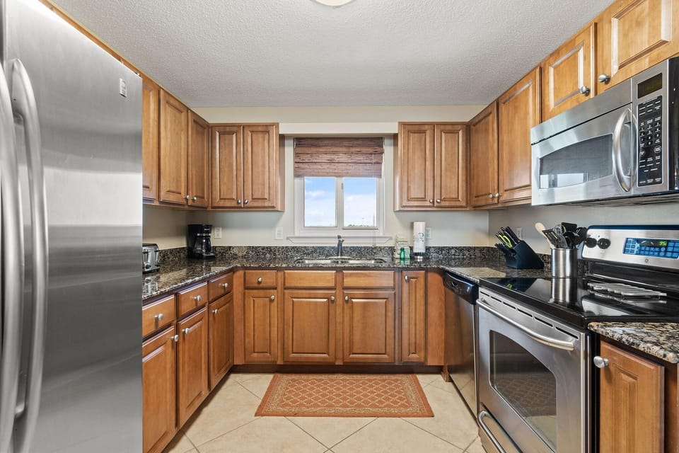 Condo, Multiple Beds (Sandy Key 825) | Private kitchen | Oven, toaster, paper towels