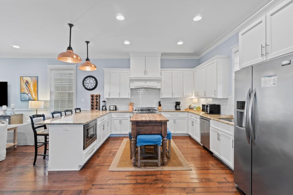 House, Multiple Beds (Battery 20) | Private kitchen | Oven, toaster, paper towels
