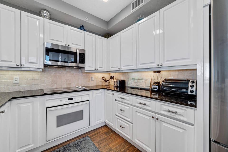 Condo, Multiple Beds (Beach Colony East 5A) | Private kitchen | Oven, toaster, paper towels