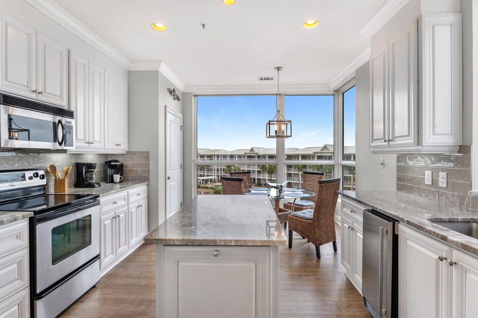 Condo, Multiple Beds (La Playa 301) | Private kitchen | Oven, toaster, paper towels