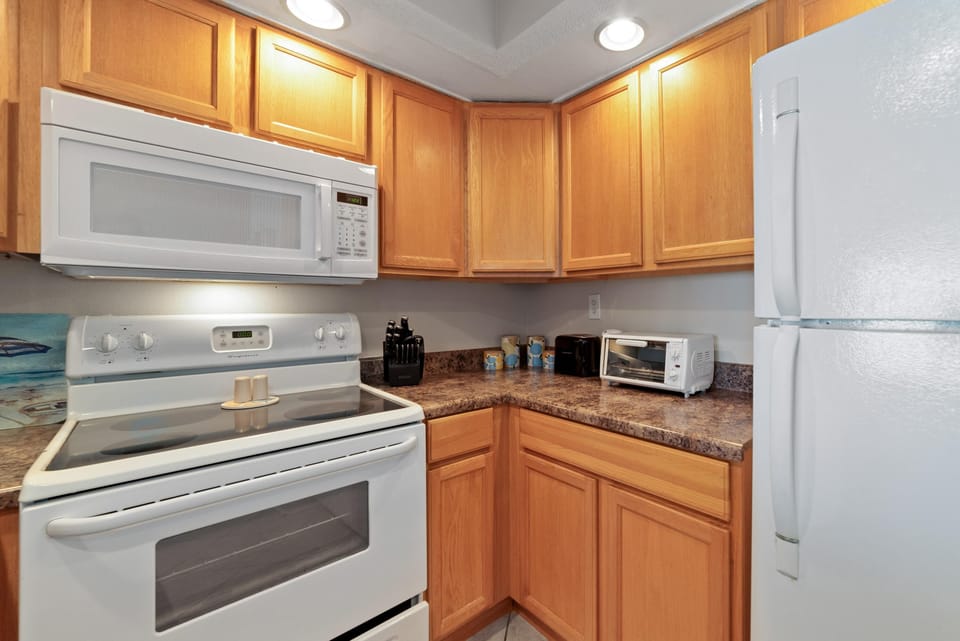 Condo, 1 King Bed with Sofa bed (Perdido Sun 712) | Private kitchen | Oven, toaster, paper towels