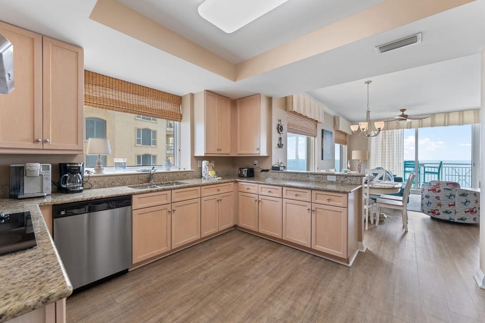 Condo, Multiple Beds (Indigo East 901 + Den w/Cabana !) | Private kitchen | Oven, toaster, paper towels