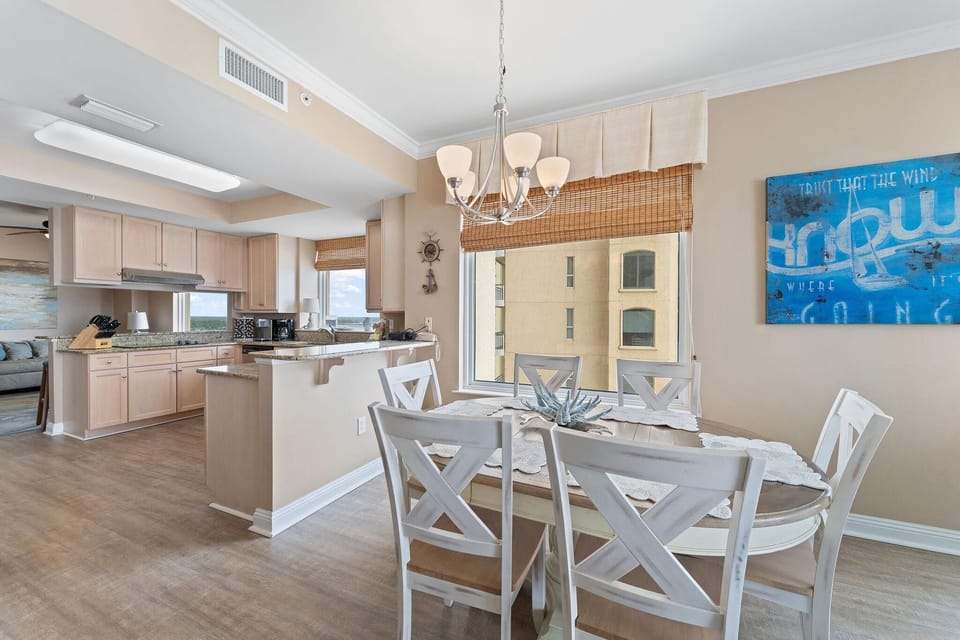 Condo, Multiple Beds (Indigo East 901 + Den w/Cabana !) | Dining