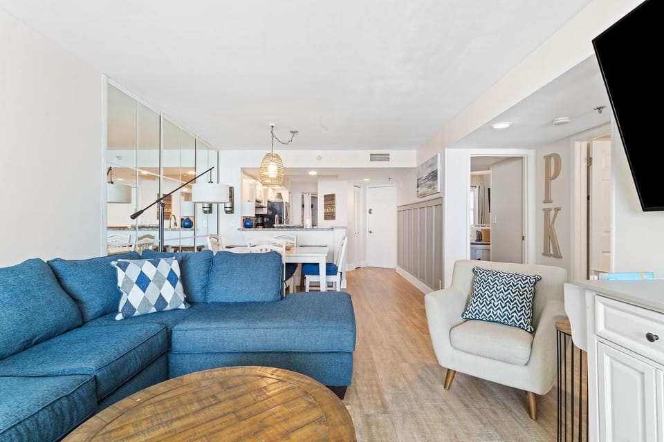 Condo, 1 King Bed with Sofa bed (Perdido Sun 508) | Living area | TV