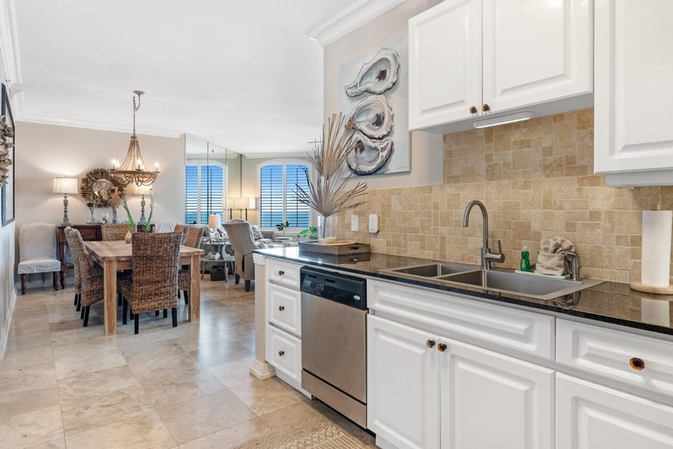 Condo, Multiple Beds (Beach Colony East 16B-Penthouse) | Private kitchen | Oven, toaster, paper towels