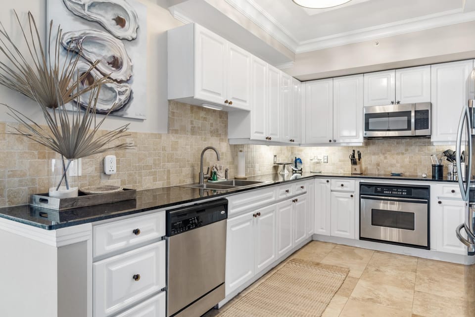 Condo, Multiple Beds (Beach Colony East 16B-Penthouse) | Private kitchen | Oven, toaster, paper towels