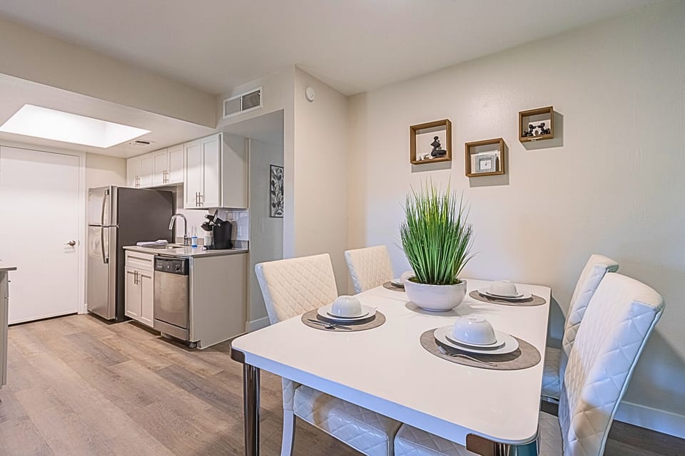 Cozy dining nook. Perfect spot to enjoy meals and good company.