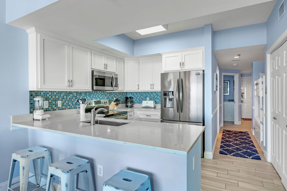 Condo, 1 King Bed with Sofa bed (Tidewater 706) | Private kitchen | Oven, toaster, paper towels