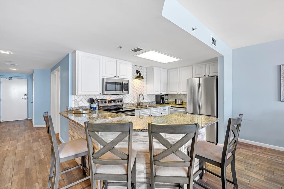 Condo, Multiple Beds (Phoenix X 603) | Private kitchen | Oven, toaster, paper towels